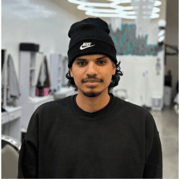 Leo Blendz. barbero en Clean Culture Barbershop Pasco